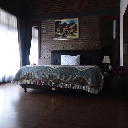 Villa Buleud Garut Zewnętrze zdjęcie
